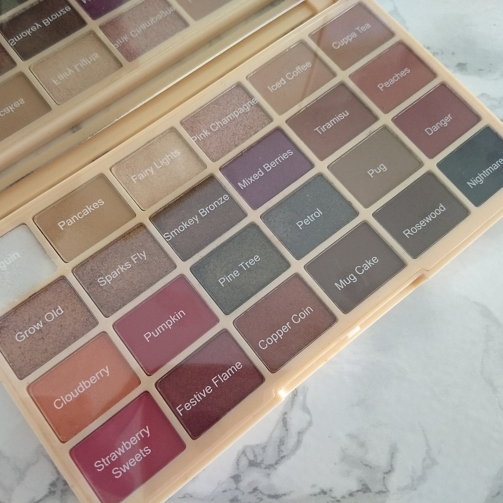 REVOLUTION Soph Eyeshadow Palette - Picture 2 of 4